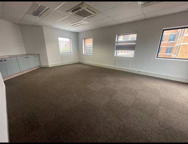 1,053M² OFFICE TO LET IN PARKTOWN